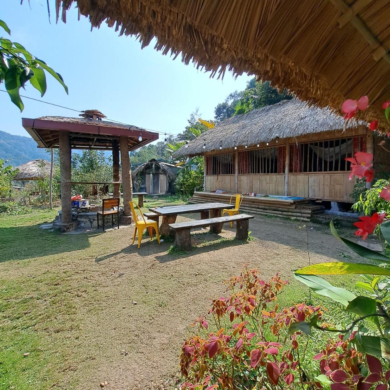 Homestay Field - Bungalow, Ha Giang Loop Tour, Motorbikes Rental ภายนอก รูปภาพ