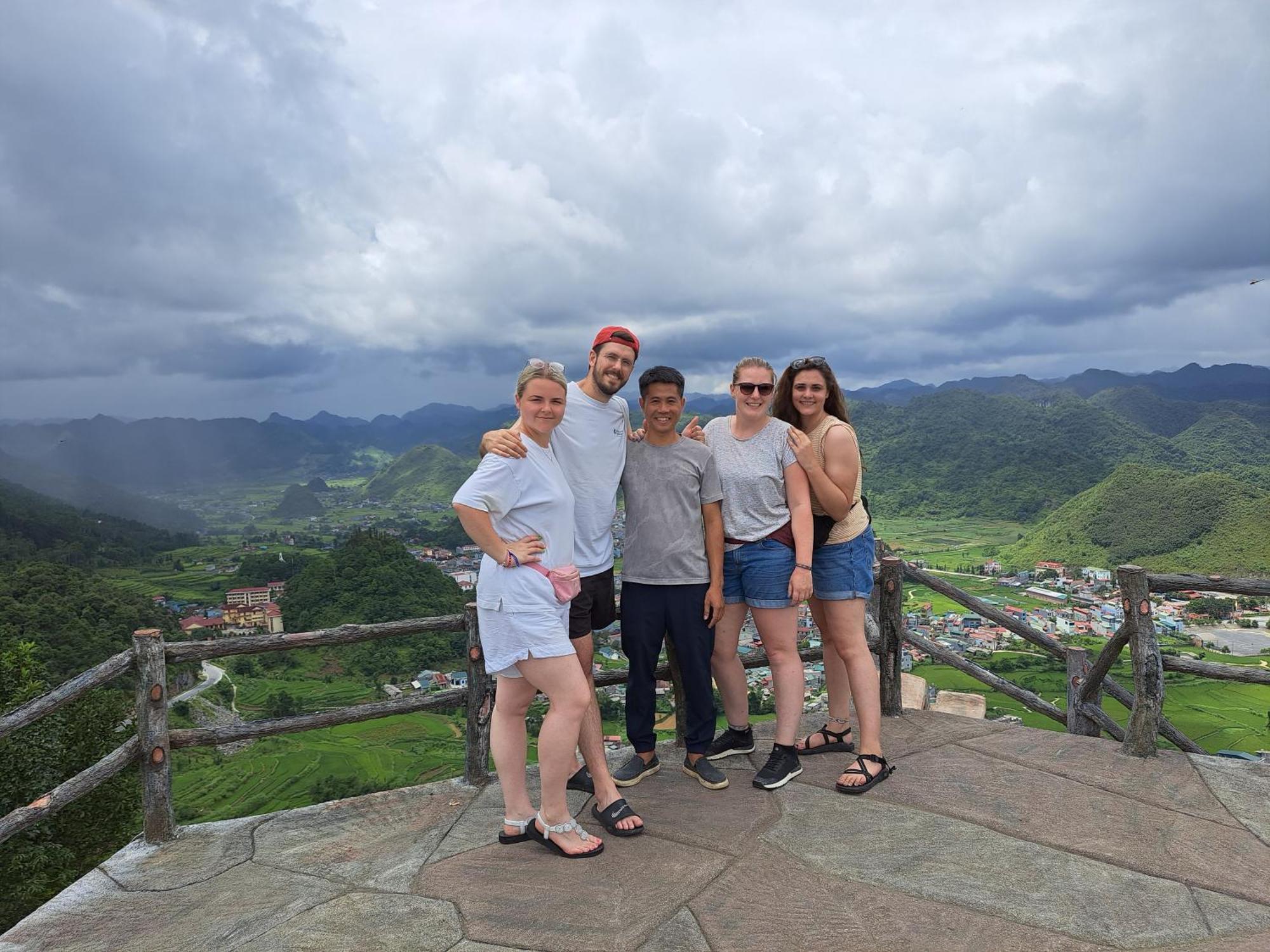 Homestay Field - Bungalow, Ha Giang Loop Tour, Motorbikes Rental ภายนอก รูปภาพ
