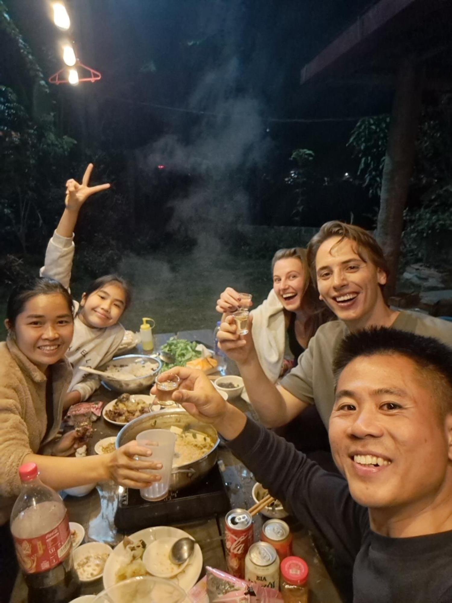 Homestay Field - Bungalow, Ha Giang Loop Tour, Motorbikes Rental ภายนอก รูปภาพ