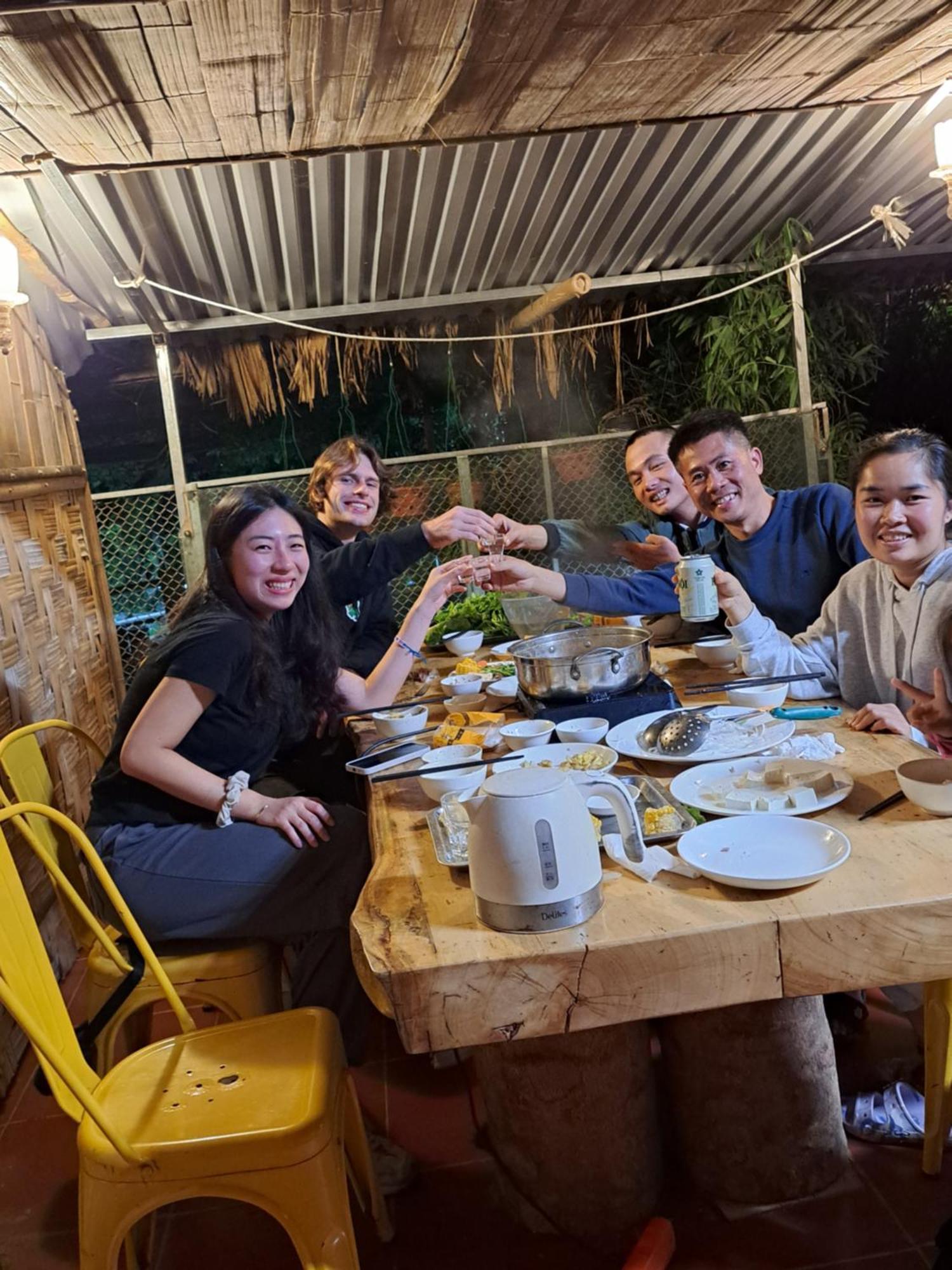 Homestay Field - Bungalow, Ha Giang Loop Tour, Motorbikes Rental ภายนอก รูปภาพ