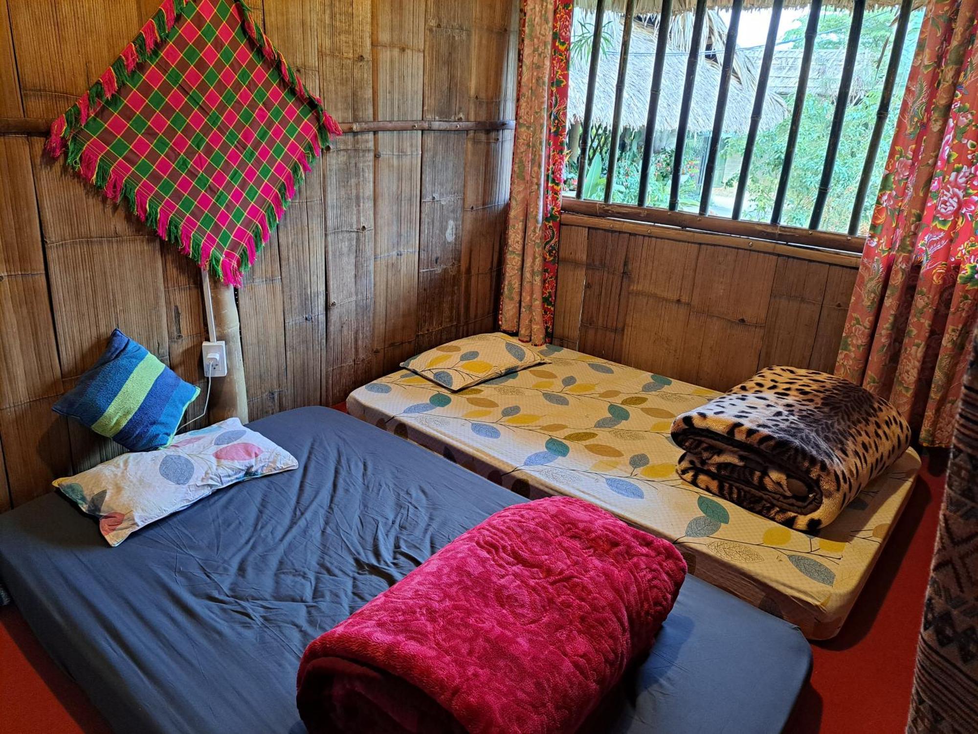 Homestay Field - Bungalow, Ha Giang Loop Tour, Motorbikes Rental ภายนอก รูปภาพ