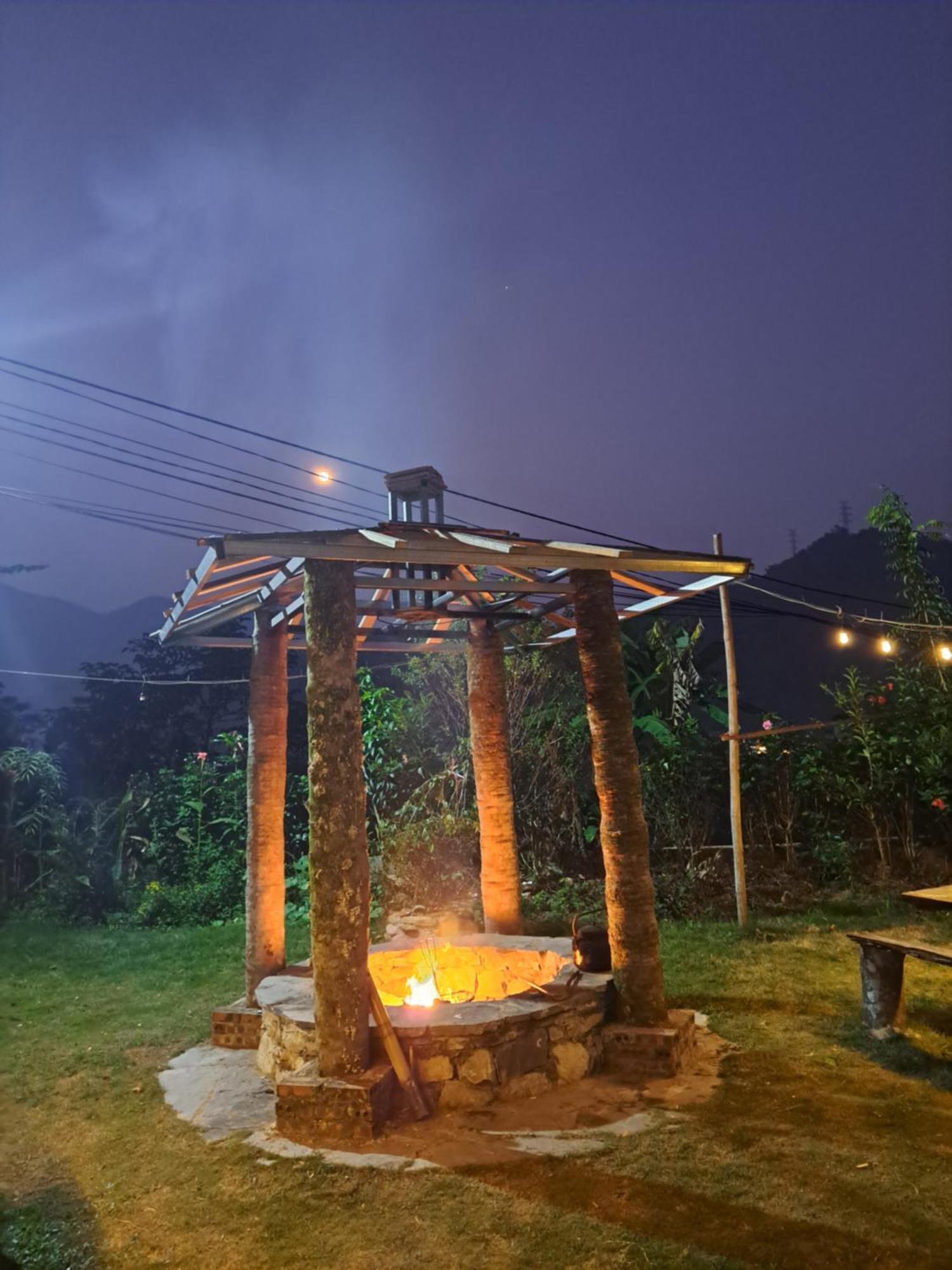 Homestay Field - Bungalow, Ha Giang Loop Tour, Motorbikes Rental ภายนอก รูปภาพ