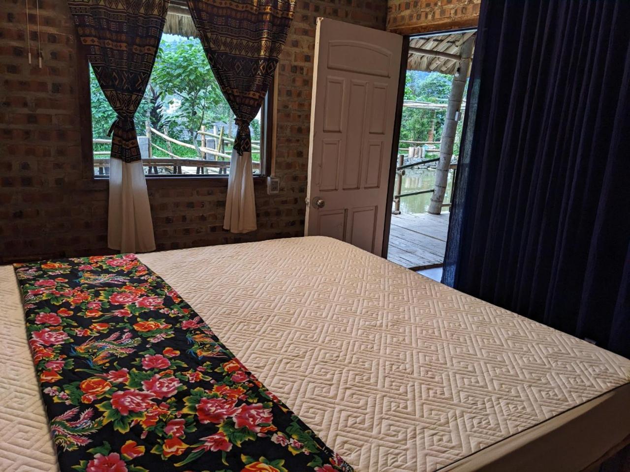 Homestay Field - Bungalow, Ha Giang Loop Tour, Motorbikes Rental ภายนอก รูปภาพ