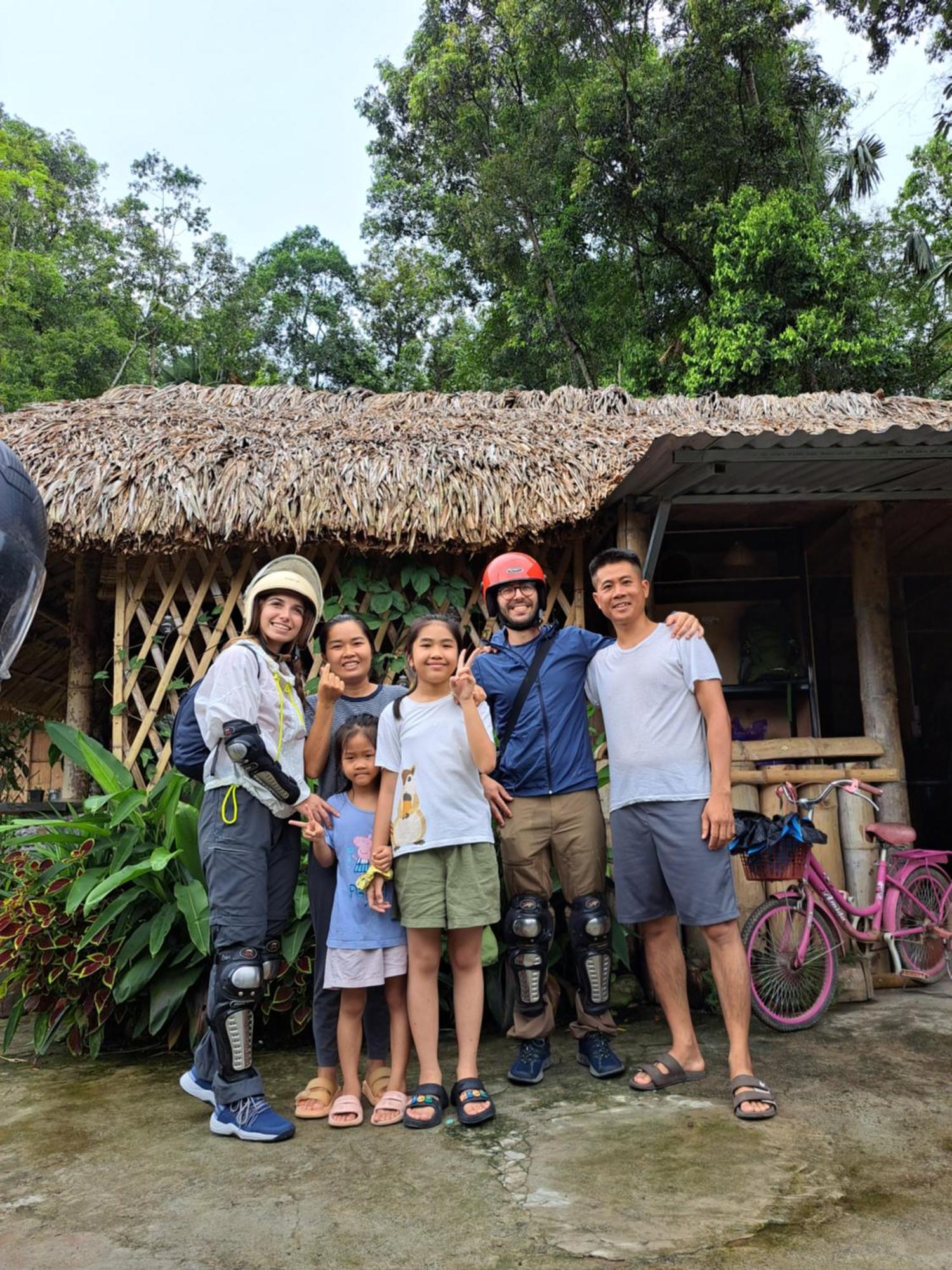 Homestay Field - Bungalow, Ha Giang Loop Tour, Motorbikes Rental ภายนอก รูปภาพ