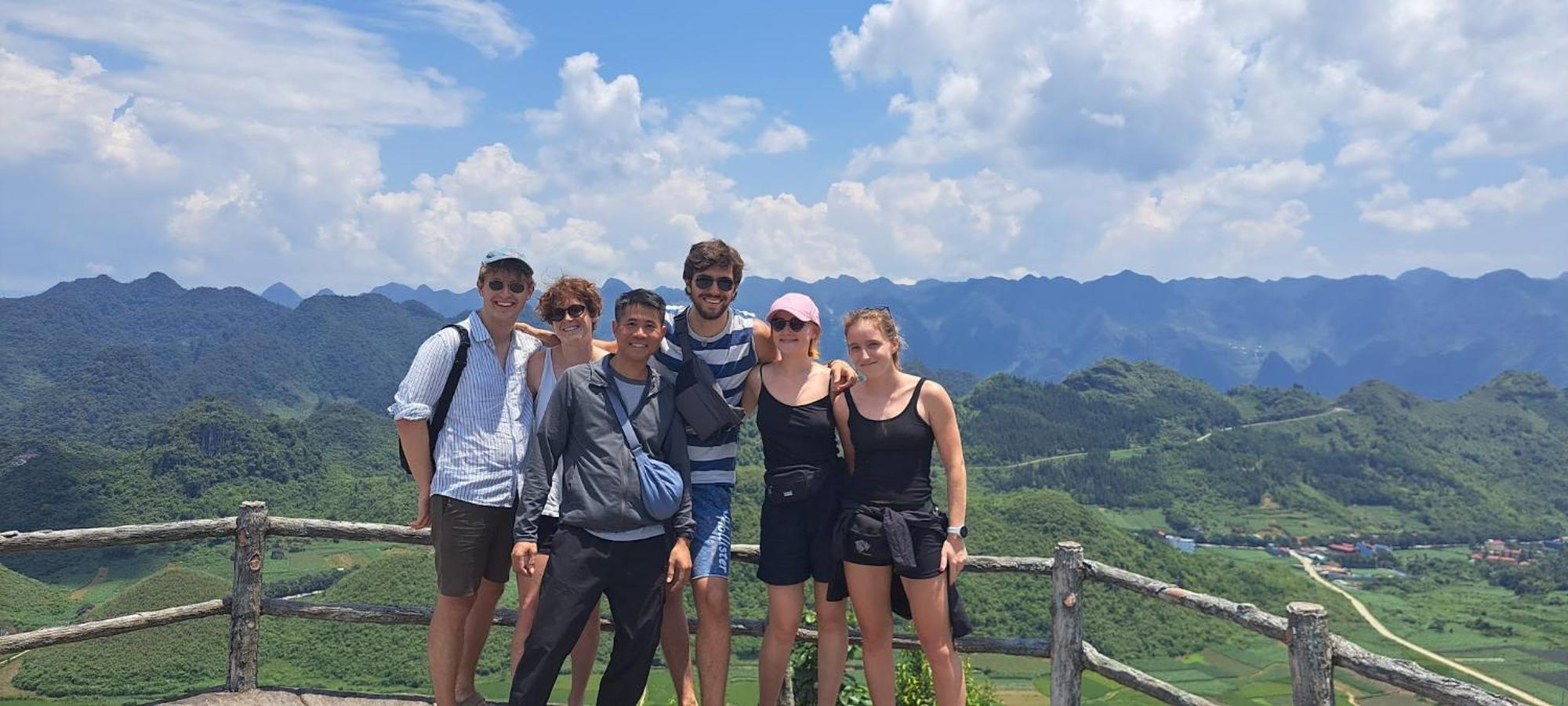 Homestay Field - Bungalow, Ha Giang Loop Tour, Motorbikes Rental ภายนอก รูปภาพ