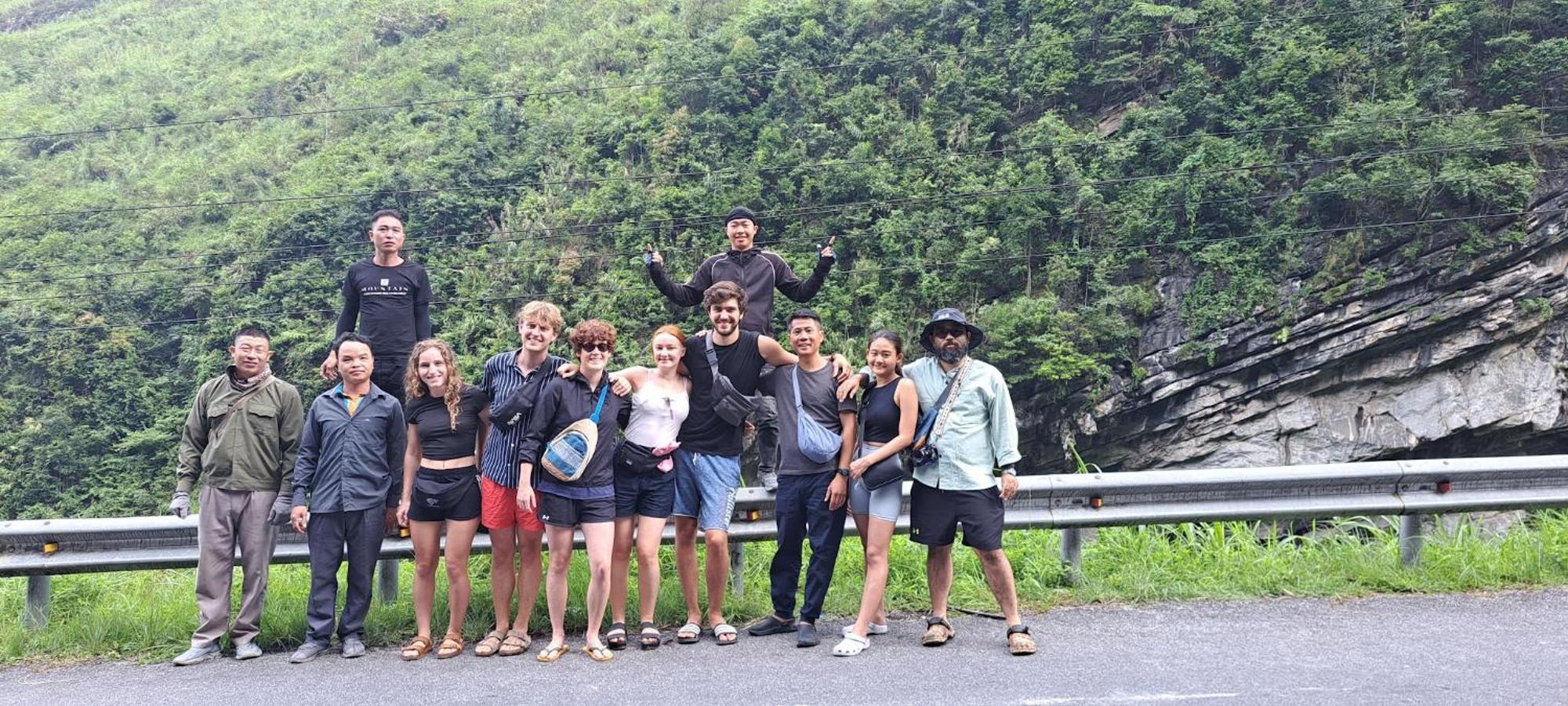 Homestay Field - Bungalow, Ha Giang Loop Tour, Motorbikes Rental ภายนอก รูปภาพ